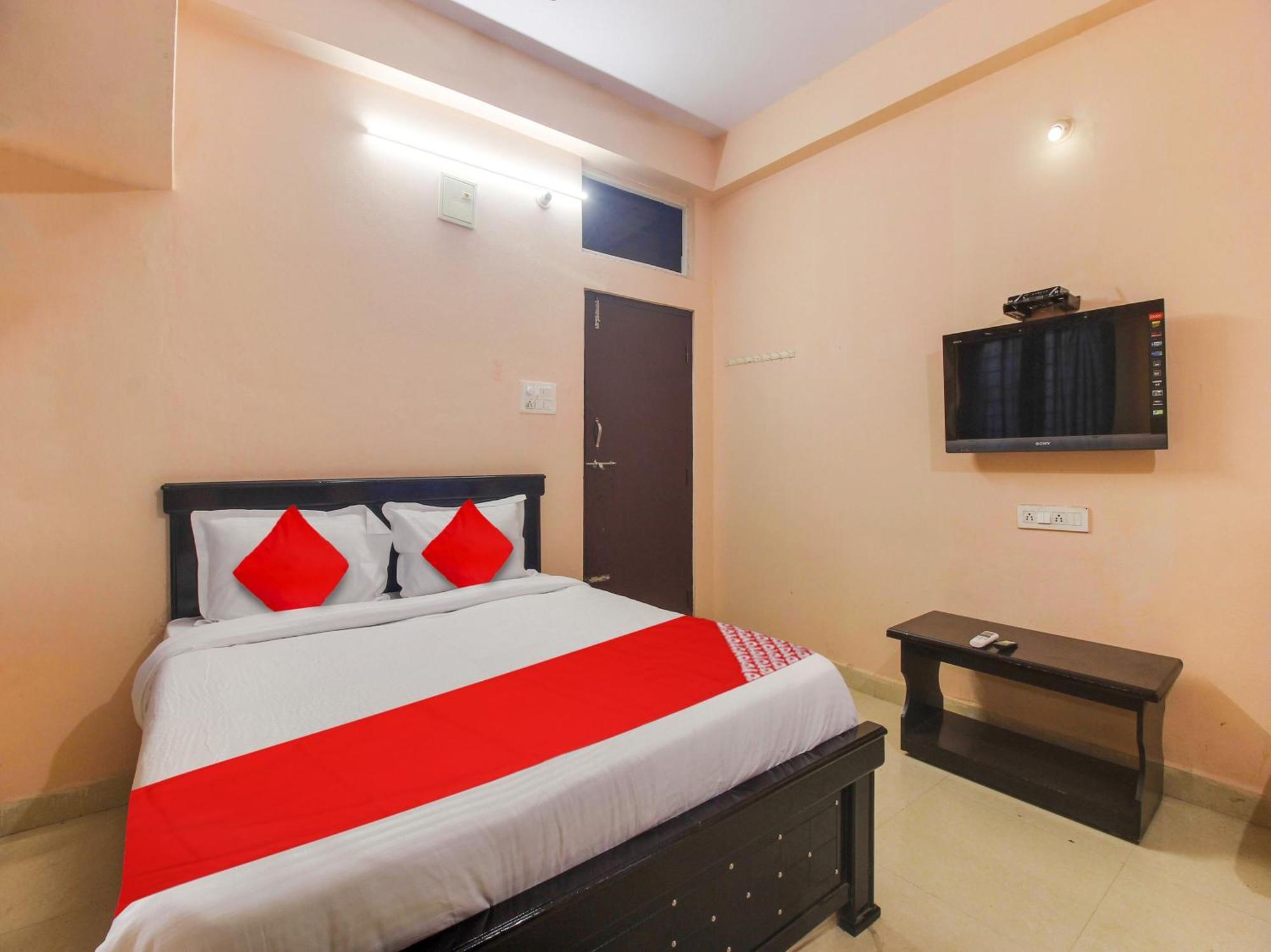 Hotel O R.J.International Pedda Ambarpet Esterno foto
