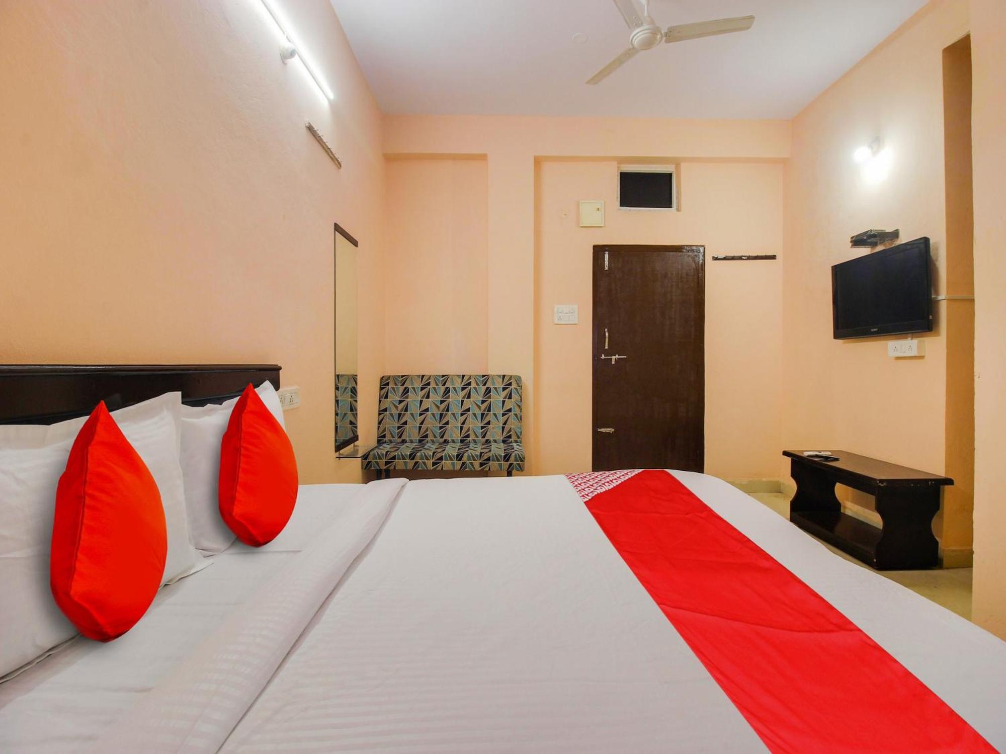 Hotel O R.J.International Pedda Ambarpet Esterno foto
