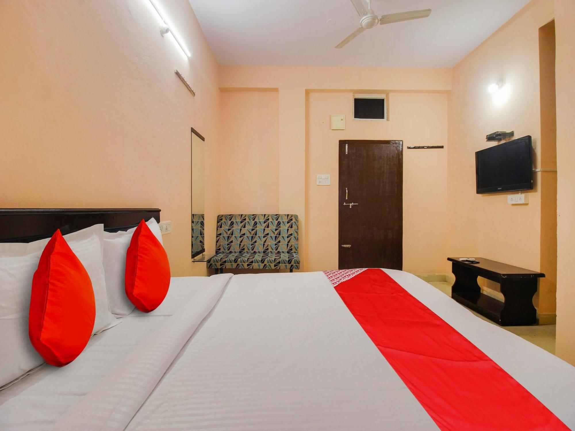 Hotel O R.J.International Pedda Ambarpet Esterno foto