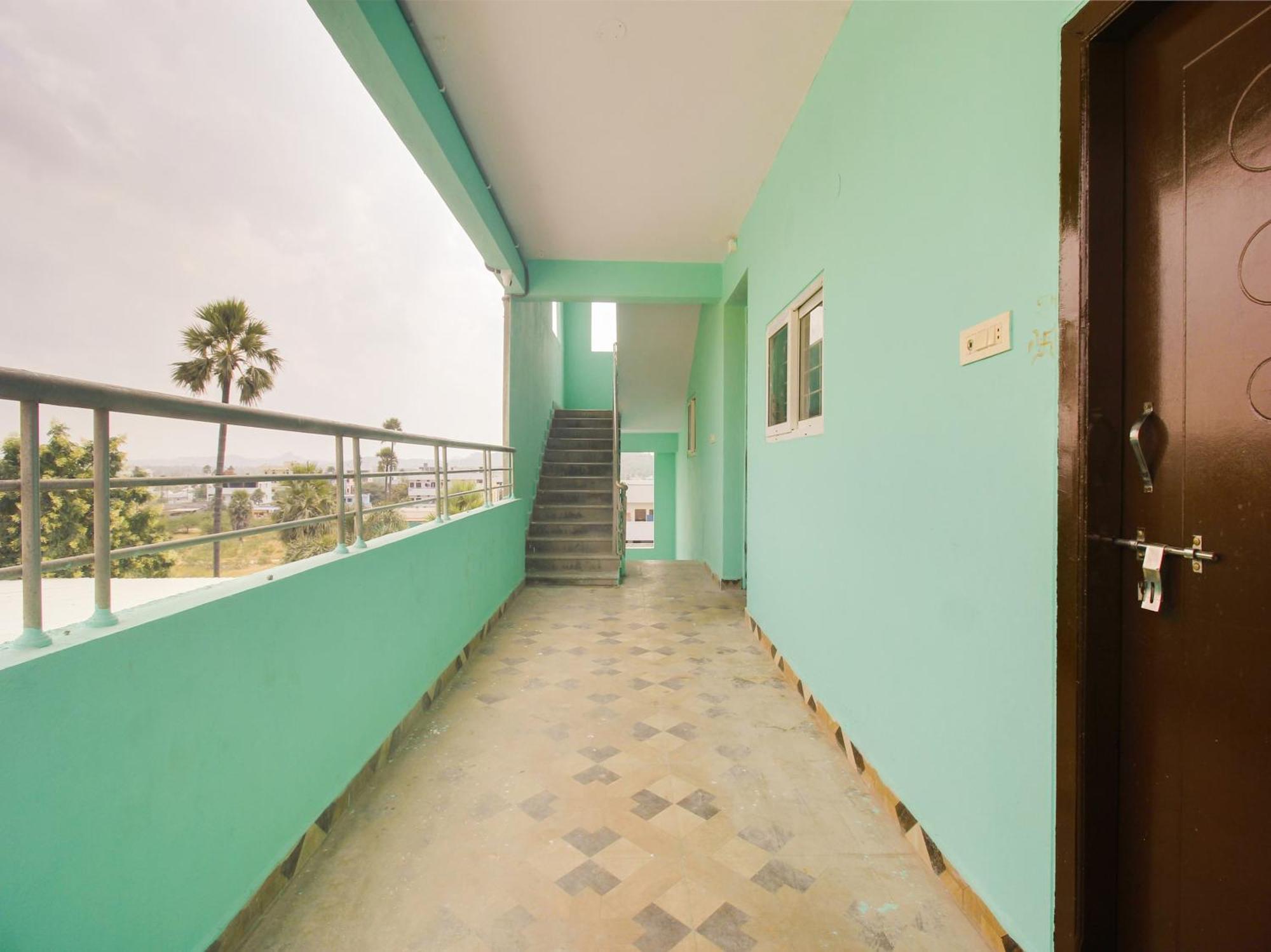 Hotel O R.J.International Pedda Ambarpet Esterno foto