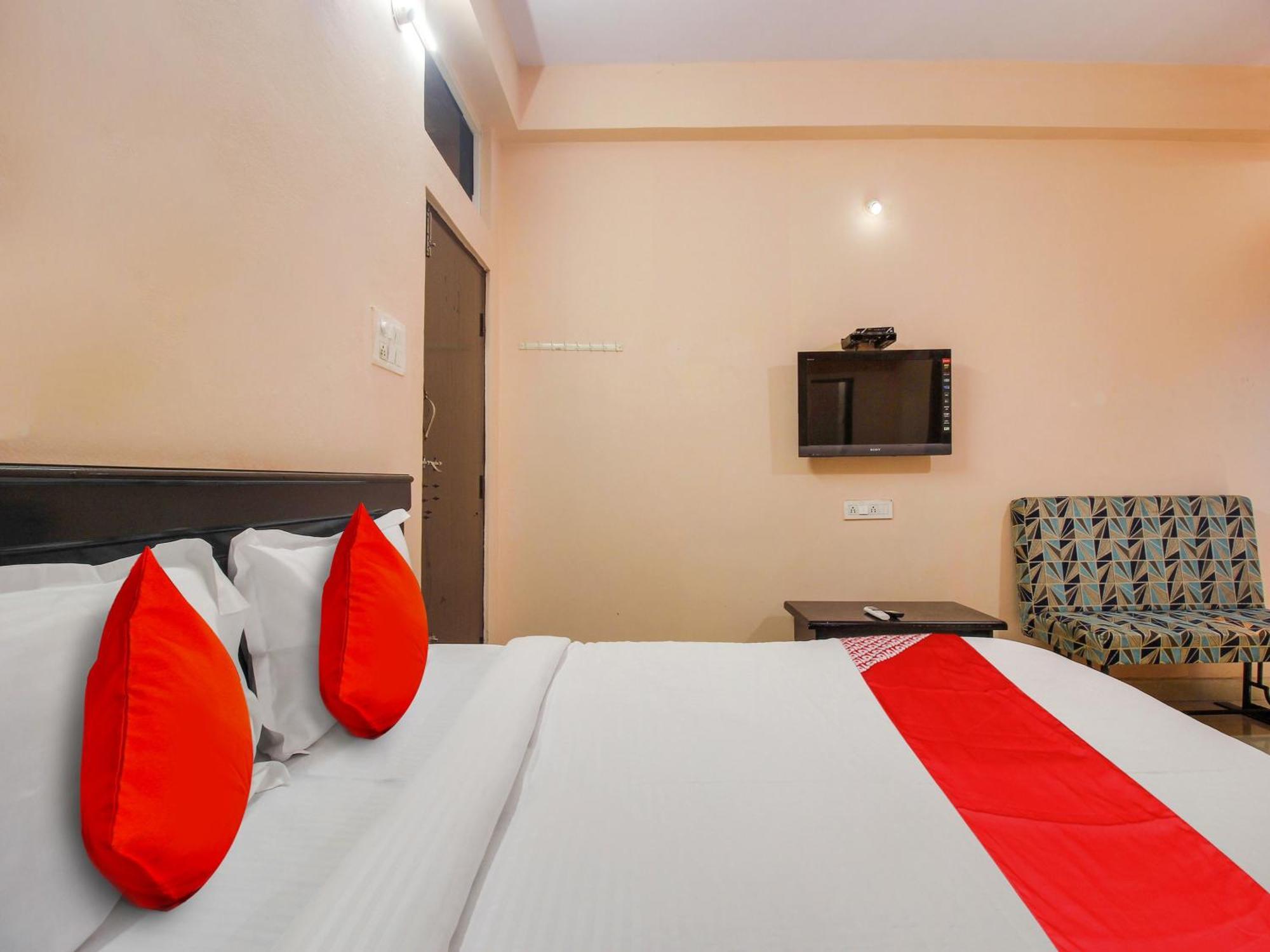 Hotel O R.J.International Pedda Ambarpet Esterno foto
