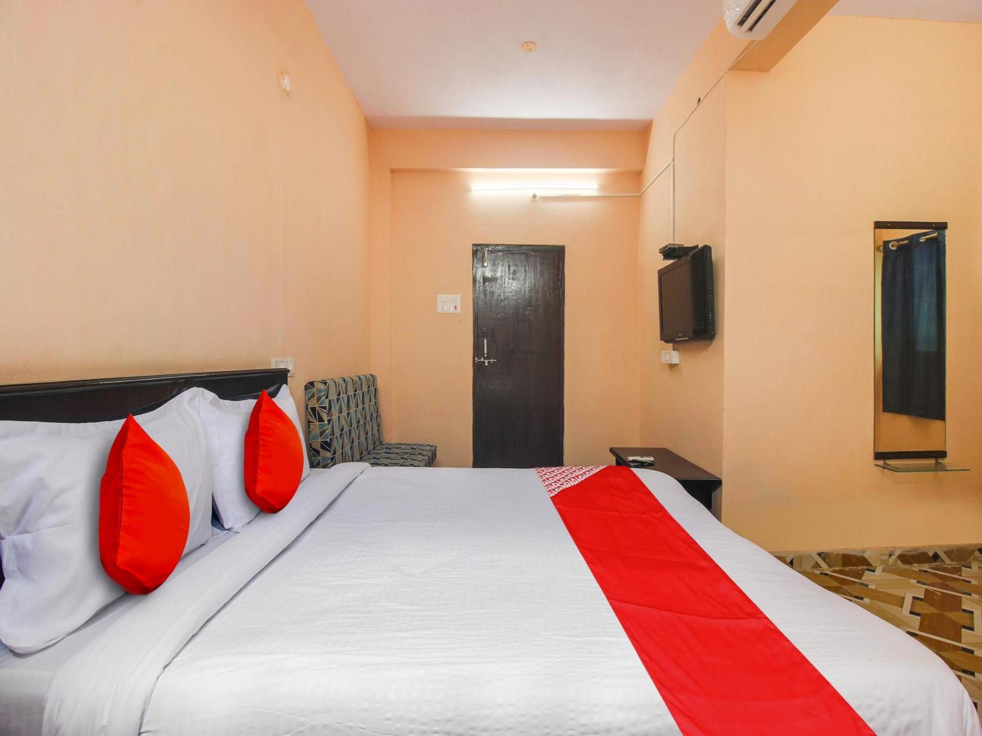 Hotel O R.J.International Pedda Ambarpet Esterno foto