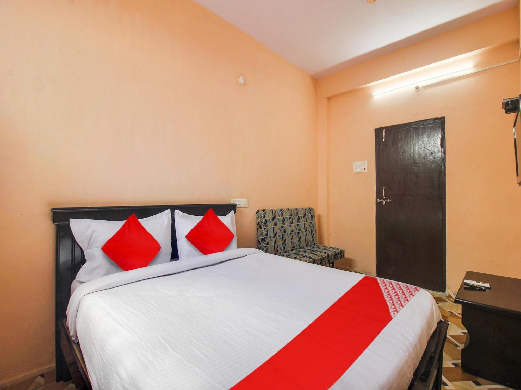 Hotel O R.J.International Pedda Ambarpet Esterno foto