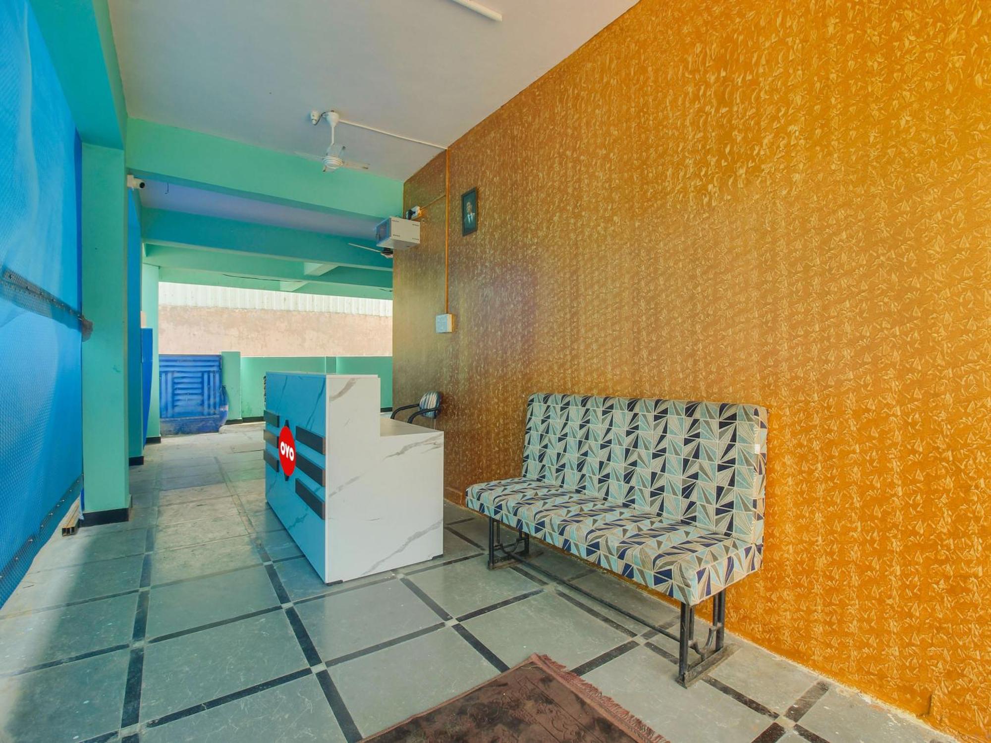 Hotel O R.J.International Pedda Ambarpet Esterno foto