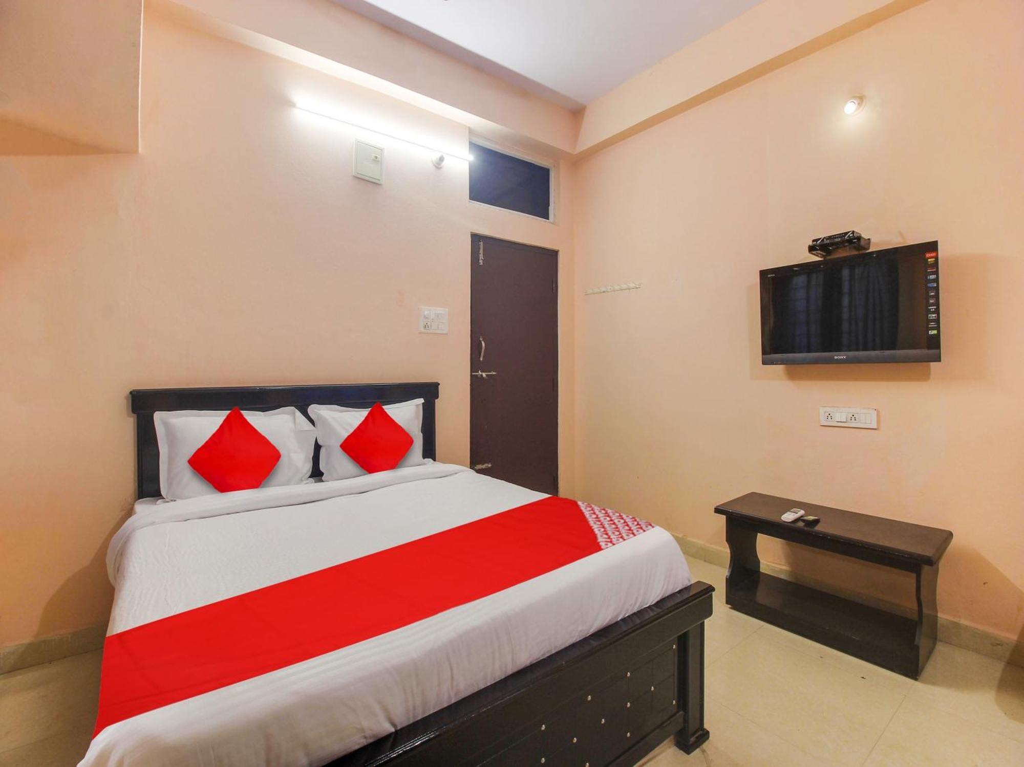 Hotel O R.J.International Pedda Ambarpet Esterno foto