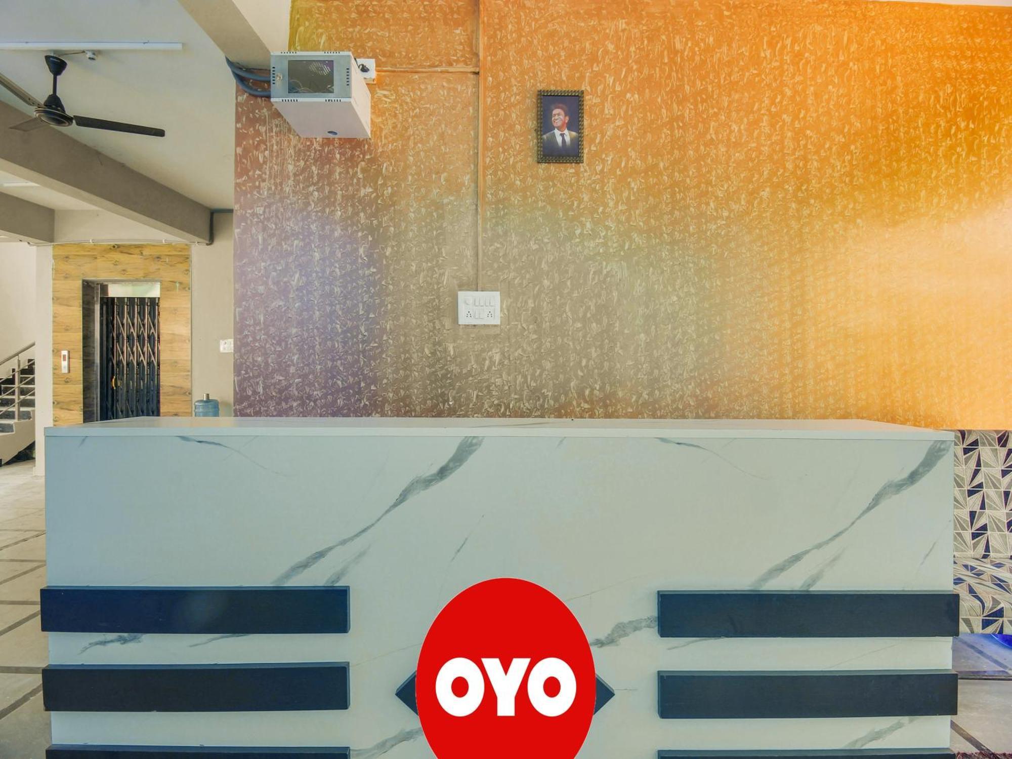Hotel O R.J.International Pedda Ambarpet Esterno foto