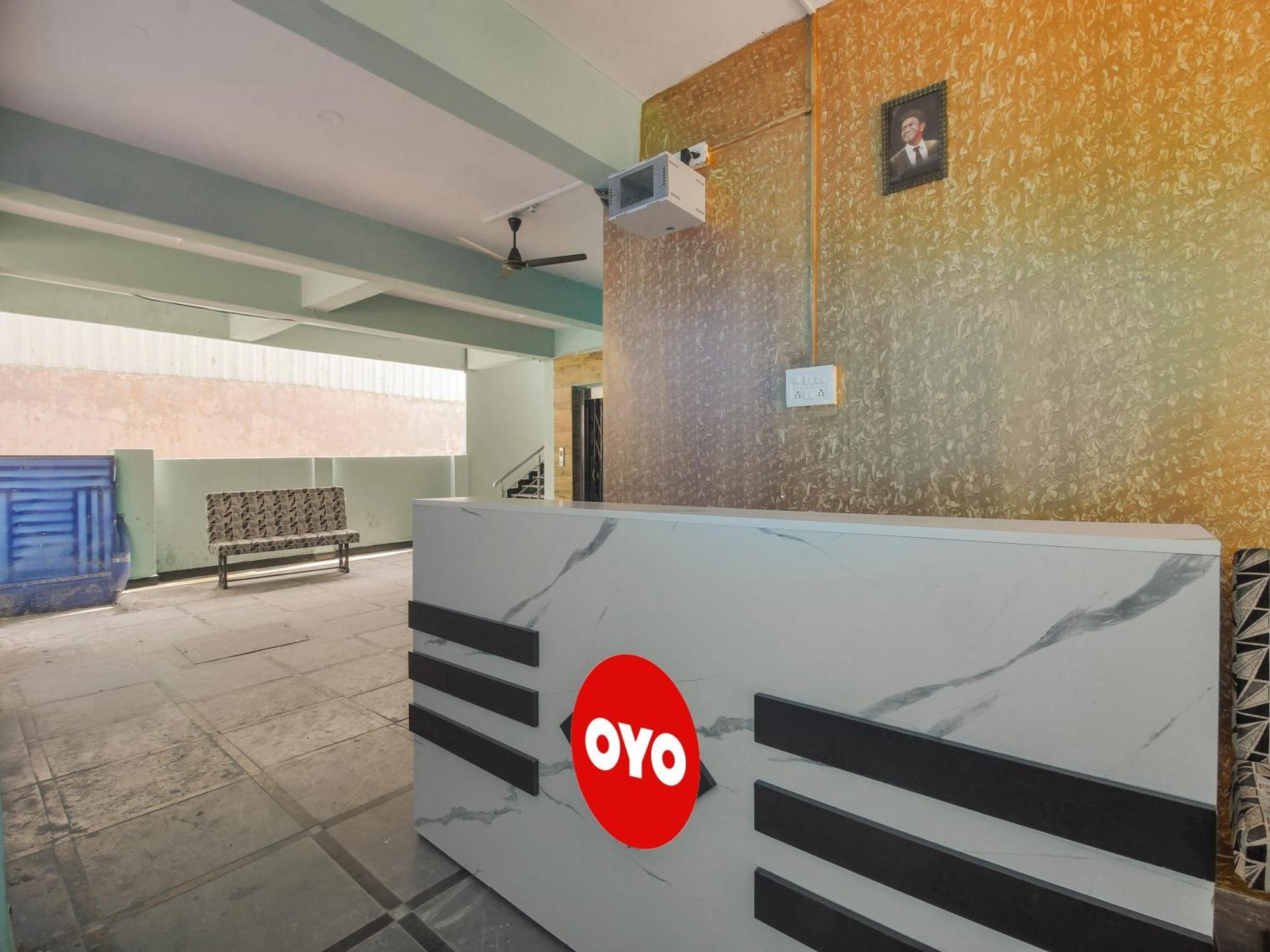 Hotel O R.J.International Pedda Ambarpet Esterno foto
